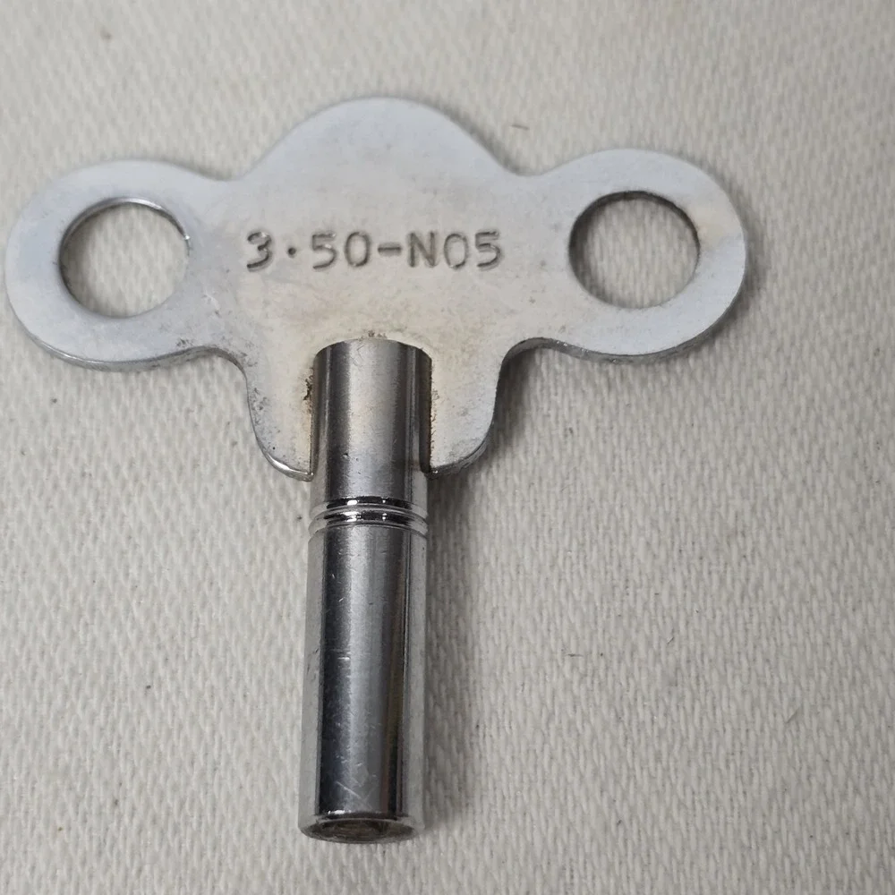 Vintage Clock Key Size‎ 5 or 3.50mm